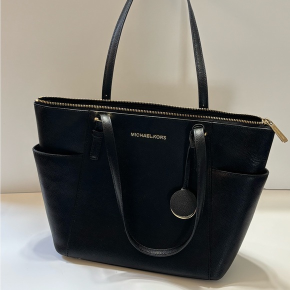 Michael Kors Handbags - Michael Kors Elegant Black Tote